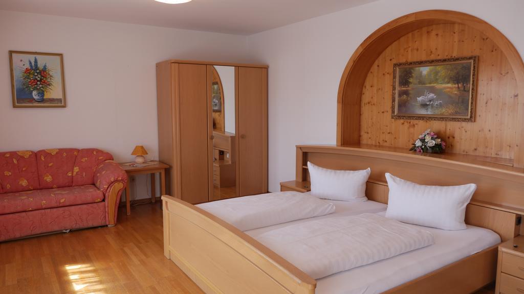 Hotel Dreisonnenberg Нойшёнау Номер фото